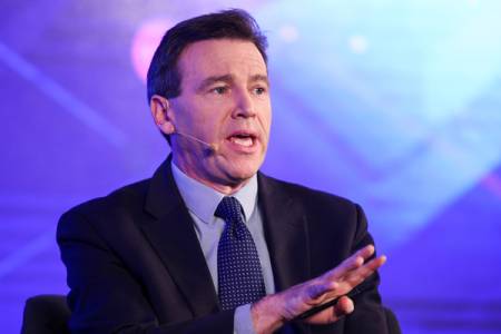 Geoff Cutmore hosting his show in CNBC